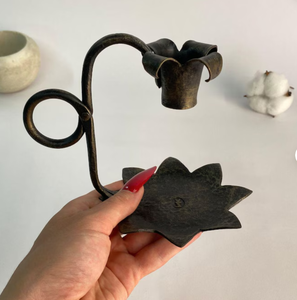 Support de bougie en fer forgé bronze antique, fait main, avec base en lotus, pour bougies coniques – Vente en gros - Product Image 3