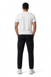 ONETEN APPARELS กางเกงวอร์มสีดำสำหรับผู้ชาย เอวยางยืด มีเชือกผูก แห้งเร็ว น้ำหนักเบา กางเกงจ็อกเกอร์ลำลองพร้อมพิมพ์โลโก้ด้านข้าง - Product Image 4
