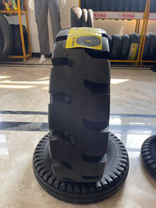 Pneus de chariot élévateur solides KUMA KF503 700-12 de bonne qualité, prix d'usine directement du Vietnam, qualité supérieure, norme d'exportation, noirs, 20 pieds - Product Image 2