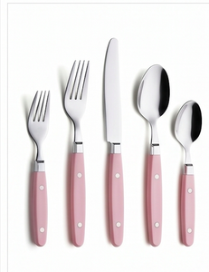 Ensemble de couverts modernes en acier inoxydable avec poignée rose, compatibles lave-vaisselle, pour le camping et les voyages - Product Image 1