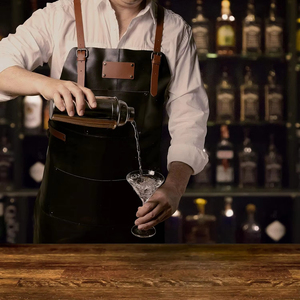 Delantal Unisex Transpirable y Cómodo de Alta Calidad con Correas Cruzadas Ajustables y Bolsillos de Cuero para Guardar Herramientas, Ideal para Restaurantes y Bares - Product Image 4