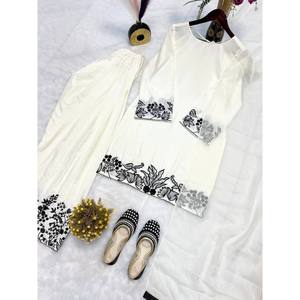 Conjunto de Top y Pantalón de Fiesta para Mujer de Diseñador con Bordado de Encaje Elegante - Product Image 2