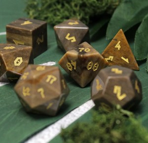 Jeu de dés en bois polyédriques, dés de jeu à grain naturel, matériau durable, roulement fluide, chiffres clairs, jeu de table - Product Image 3