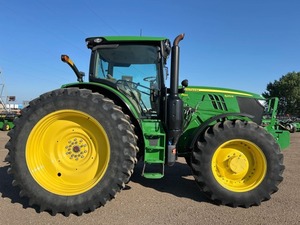 Tracteur agricole robuste 2022 6215R haute performance, approvisionnement en gros - Product Image 3