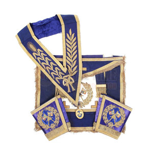 Tenue de cérémonie élégante avec des coutures de qualité et des accessoires décoratifs pour les événements spéciaux, regalia maçonnique - Product Image 3