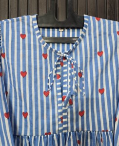 Vestido de mujer con estampado de corazones a rayas azules y blancas, estilo vintage, cintura imperio, manga larga, corte en A, con lazo, largo hasta la rodilla - Product Image 6