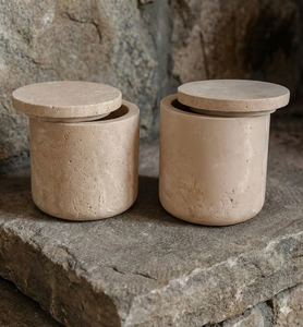 Portavelas de hormigón hecho a mano - Product Image 1