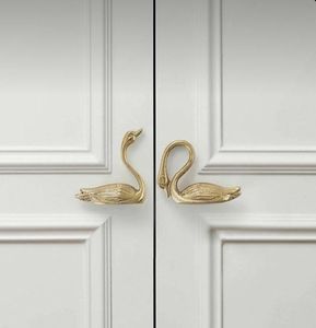 Poignées de meuble en aluminium personnalisées en forme de cygne, tirants de porte élégants dorés en forme d'animal, boutons de tiroir de garde-robe modernes de luxe, quincaillerie de mobilier - Product Image 1