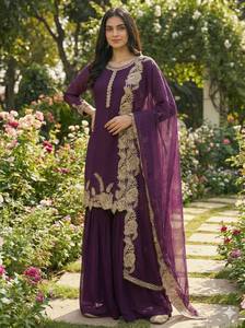 Ensemble Kurta et pantalon pour femme, style traditionnel indien pakistanais, couleur violette, avec dupatta, coupe régulière, longueur au sol, en rayonne, pour mariage - Product Image 1