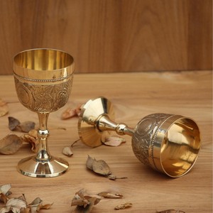 Gobelet en laiton fait main, design vintage en relief, coupe à vin ronde pour mariage, usage décoratif, 2 pièces - Product Image 1