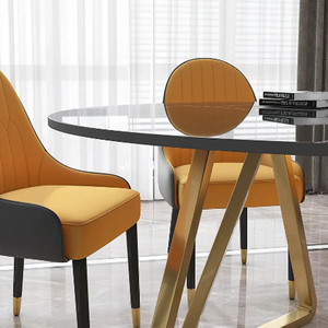 Mesa de comedor moderna de diseño nuevo con tablero de mármol y base de metal chapada en oro, mesa de comedor de metal de lujo para uso doméstico y en restaurantes. - Product Image 3
