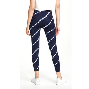 Leggings de yoga para mujer, ligeros, transpirables, con efecto levanta glúteos, para gimnasio, correr, yoga, hechos en Pakistán con servicio OEM. - Product Image 2