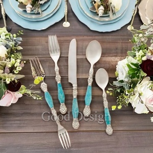 Ensemble de couverts en acrylique Royal Design avec poignée en or mat durable pour les dîners de mariage - Product Image 2