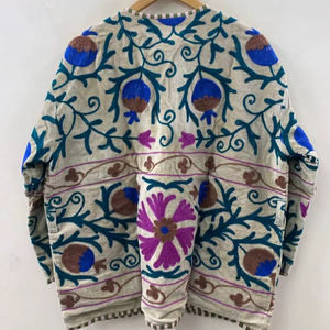 Veste en velours brodée Suzani, style indien, faite à la main, unisexe, style bohème, vêtement d'extérieur, manteau original, cadeau de Thanksgiving - Product Image 1