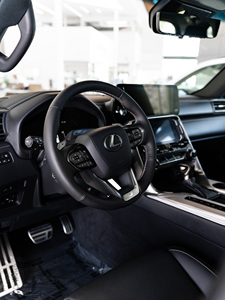 SUV de Lujo Estilo F SPORT LX 600 2025 USADO – Vehículo Todoterreno Premium 4x4 de Tamaño Completo - Product Image 3