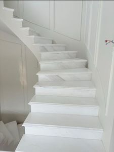 Marbre blanc naturel indien poli, découpé sur mesure, moderne, imperméable, pour applications de sols dans les salles de bain et les cuisines - Product Image 2