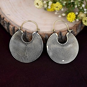 Boucles d'oreilles en laiton de la série Luxe Metal Craft, qualité supérieure, finition brillante, article de gros personnalisé en usine - Product Image 4