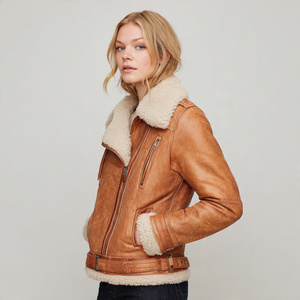 Veste en cuir et fourrure de haute qualité, très élégante et stylée pour femmes - Product Image 2