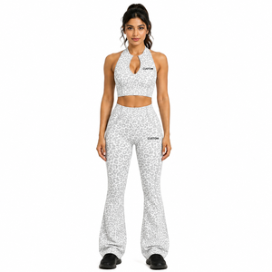 Conjunto de Yoga con Estampado de Leopardo para Mujer, Top Corto Halter, Leggings Acampanados de Cintura Alta, Ropa Deportiva, Atuendo de Fitness Personalizado, Venta al Por Mayor - Product Image 1