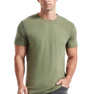Camisetas elegantes para hombre con diseño moderno y material ligero, perfectas para uso casual y moda urbana. - Product Image 2
