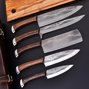 Ensemble de couteaux de chef en acier Damas faits à la main avec étui en cuir, ensemble de couteaux de cuisine pour les passionnés de cuisine et les professionnels culinaires - Product Image 1