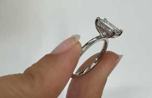 Anillos de compromiso de diamantes cultivados en laboratorio con corte esmeralda, oro macizo de 14K y 18K, engaste de cuatro garras, solitario, banda de catedral, al por mayor - Product Image 6