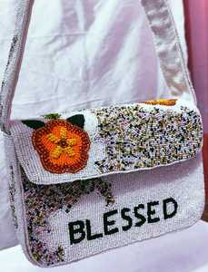 Sac à main perlé fait main avec motif floral et texte bénéfique, forme rectangulaire, base en coton, objet d'art de collection - Product Image 5