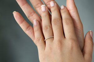 Bague classique pour femme en or jaune avec diamant taille brillant rond, pierre naturelle, alliance de mariage 0,11 carat - Product Image 5