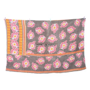 Colcha Kantha de Algodón de Comercio Justo, Estilo Vintage, Hecha a Mano en India con Varias Capas de Algodón Colorido, Tradición Textil India - Product Image 2