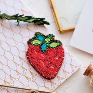 Broche élégante pour soirée, ornée de perles, bijoux de créateur faits à la main, magnifique broche en perles de rocaille florales, accent décoratif de mode - Product Image 3