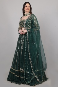 Lehenga choli de créateur pour femme Royal Glam Fashion, couleur verte, avec travail de sequins, perles, miroirs et fils. - Product Image 5