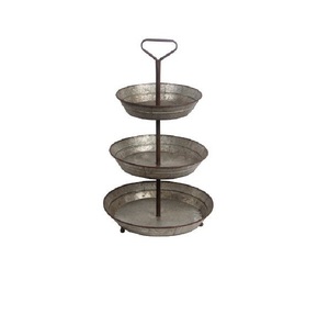 Bandeja de Servir de Metal Galvanizado de 2 Niveles Estilo Rústico con Asa de Madera Natural, Soporte Redondo para Exhibir Cupcakes y Postres para Fiestas y el Hogar - Product Image 3