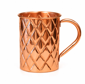Mug en cuivre pur à motif diamanté en relief avec poignée incurvée pour Moscow Mule et cocktails, cadeau de fête - Product Image 1