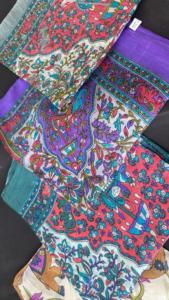 Écharpes de luxe 100 % soie pure, imprimées à l'écran, finies à la main, écologiques et prêtes à l'exportation pour les marchés de la mode haut de gamme mondiaux. - Product Image 2