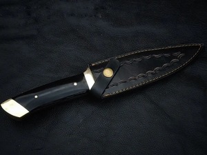 Couteau Bowie à pointe clip en acier inoxydable fait main par Edge Master Manufacture, épaisseur 4 mm, manche en corne noire, étui en cuir, 12 pouces - Product Image 6