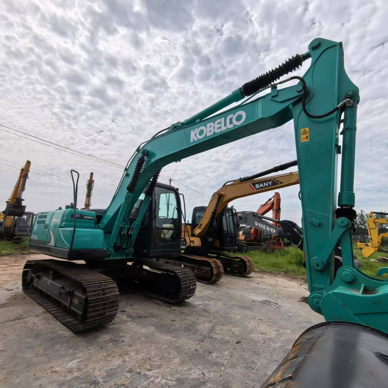 Affordable Kobelco SK 200 Excavators for Construction