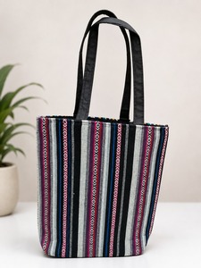 Sac à dos fourre-tout décontracté en coton écoresponsable fait main, à deux bretelles, motif rayé, avec fermeture éclair, pour les voyages, l'école et l'usage quotidien - Product Image 2