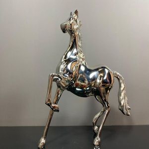 Moderna estatua de caballo de aluminio fundido, majestuosa escultura decorativa equina metálica para interiores de viviendas. - Product Image 4