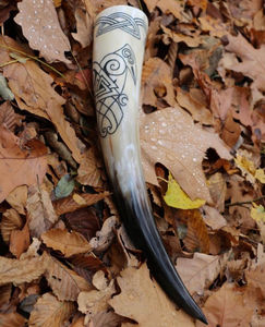 Corne à boire viking artisanale avec support – Ensemble de tasses à bière médiévales en corne de bœuf naturelle - Product Image 5