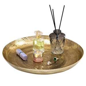 Plateau carré en acier inoxydable de luxe moderne pour salle de bain, pour parfums, boissons, ou comme plateau décoratif doré gravé pour salon - Product Image 1