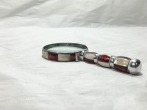 Loupe de lecture de luxe en laiton faite à la main avec manche en os incrusté rouge et blanc, loupe décorative de bureau vintage - Product Image 3