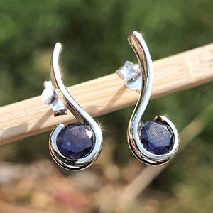 Boucles d'oreilles clous en argent sterling 925 plaqué or, élégantes, pour fiançailles et mariage, avec pierre de naissance naturelle de septembre, iolite ondulée - Product Image 2