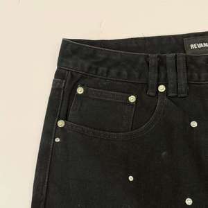 Nuevos Pantalones Cortos de Mezclilla Casuales para Hombre, Transpirables, de Secado Rápido, Cintura Alta, Lavado Claro, 100% Algodón, con Logotipo Personalizado de Pedrería, Estilo Urbano - Product Image 4