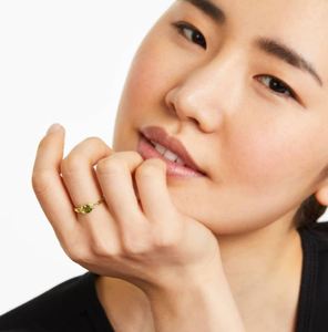 แหวนแต่งงานหรูหราทรงวงรีประดับเพอริดอท เงินแท้ 925 ชุบทองคำขาว ประดับพลอยสีเขียว - Product Image 3