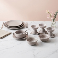 Ensemble de vaisselle en céramique et porcelaine de couleur violet clair, comprenant un bol, une assiette, une théière, pour servir à la table, décorer les mariages, la restauration hôtelière et les buffets