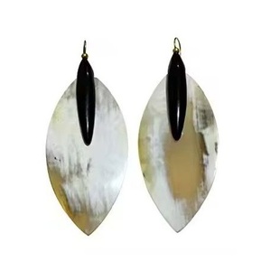 Pendientes artesanales de cuerno natural para mujeres y niñas, 100% natural, ecológico, hecho a mano, de lujo, de cuerno de vaca, buey, búfalo, de alta calidad. - Product Image 5