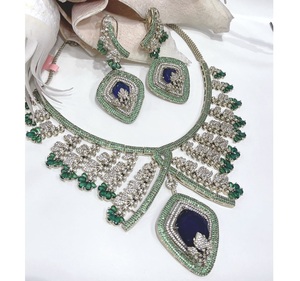 Ensemble collier long et boucles d'oreilles en laiton plaqué argent de qualité supérieure avec moissanite, idéal pour les mariages indiens, les cadeaux et les tenues de soirée pour femmes - Product Image 2