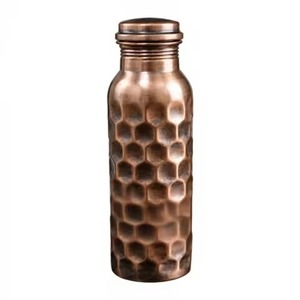 ขวดน้ำทองแดงแบบพกพา ลายตอก พร้อมฝาปิด - Product Image 1