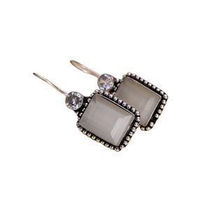 Boucles d'oreilles pendantes fantaisie en laiton plaqué argent antique, style ethnique, personnalisables pour femme, cadeau du Rajasthan - Product Image 1