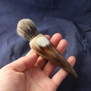 Brocha de Afeitar Ecológica Hecha a Mano de Cuerno de Búfalo de ILAHI con Cerdas y Mango de Cuerno para Afeitar y Personalización de Halloween - Product Image 5